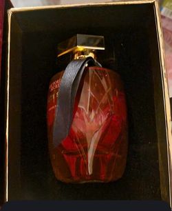 BRAND NEW VICTORIA SECRET VERY SEXY PURFUME..SPRAYED ONCE....SMELLS AMAZING..RETAILS FOR $89.99