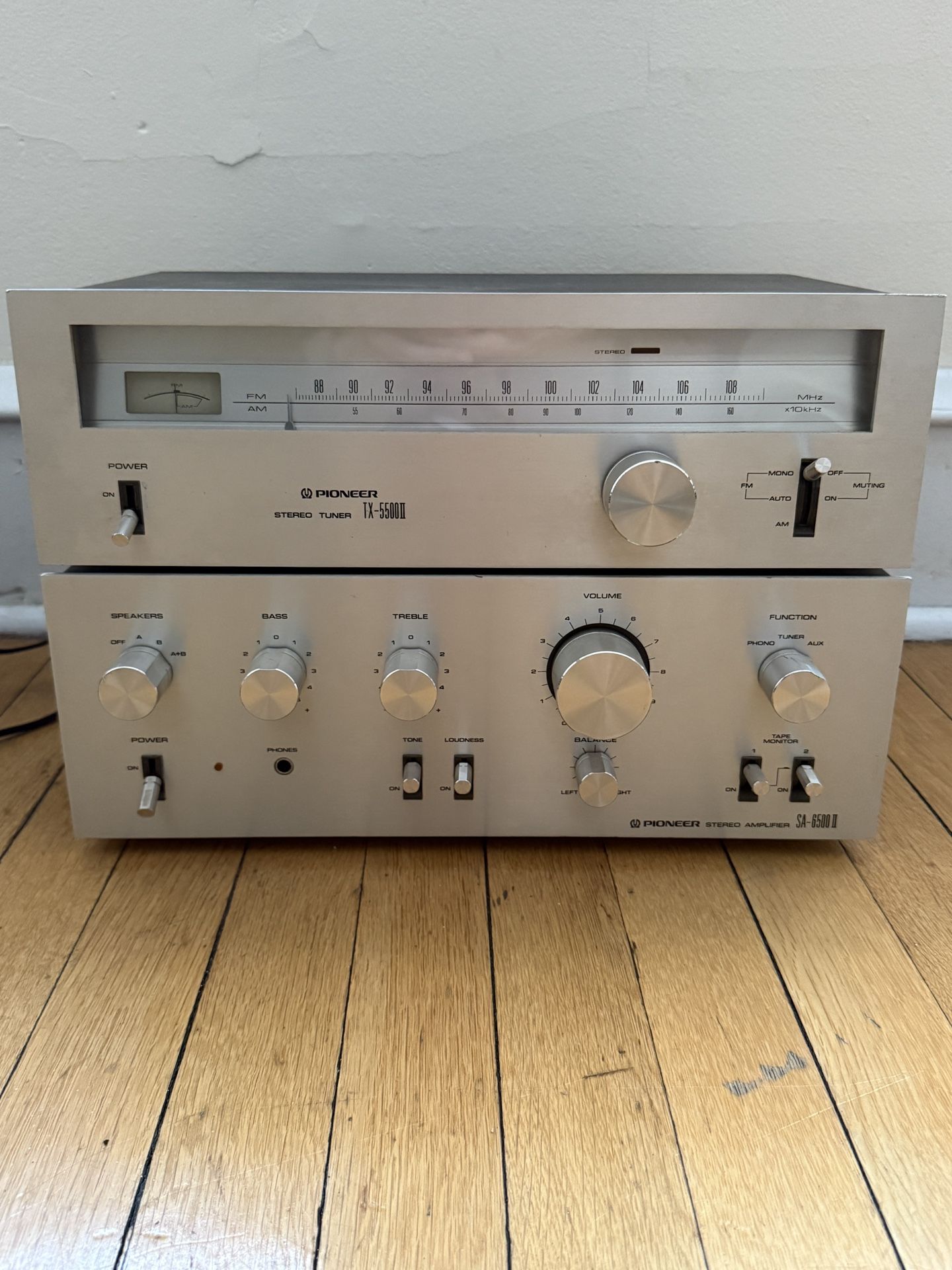 Pioneer SA-7500II Stereo Amplifier & TX-5500II Stereo Tuner 1976