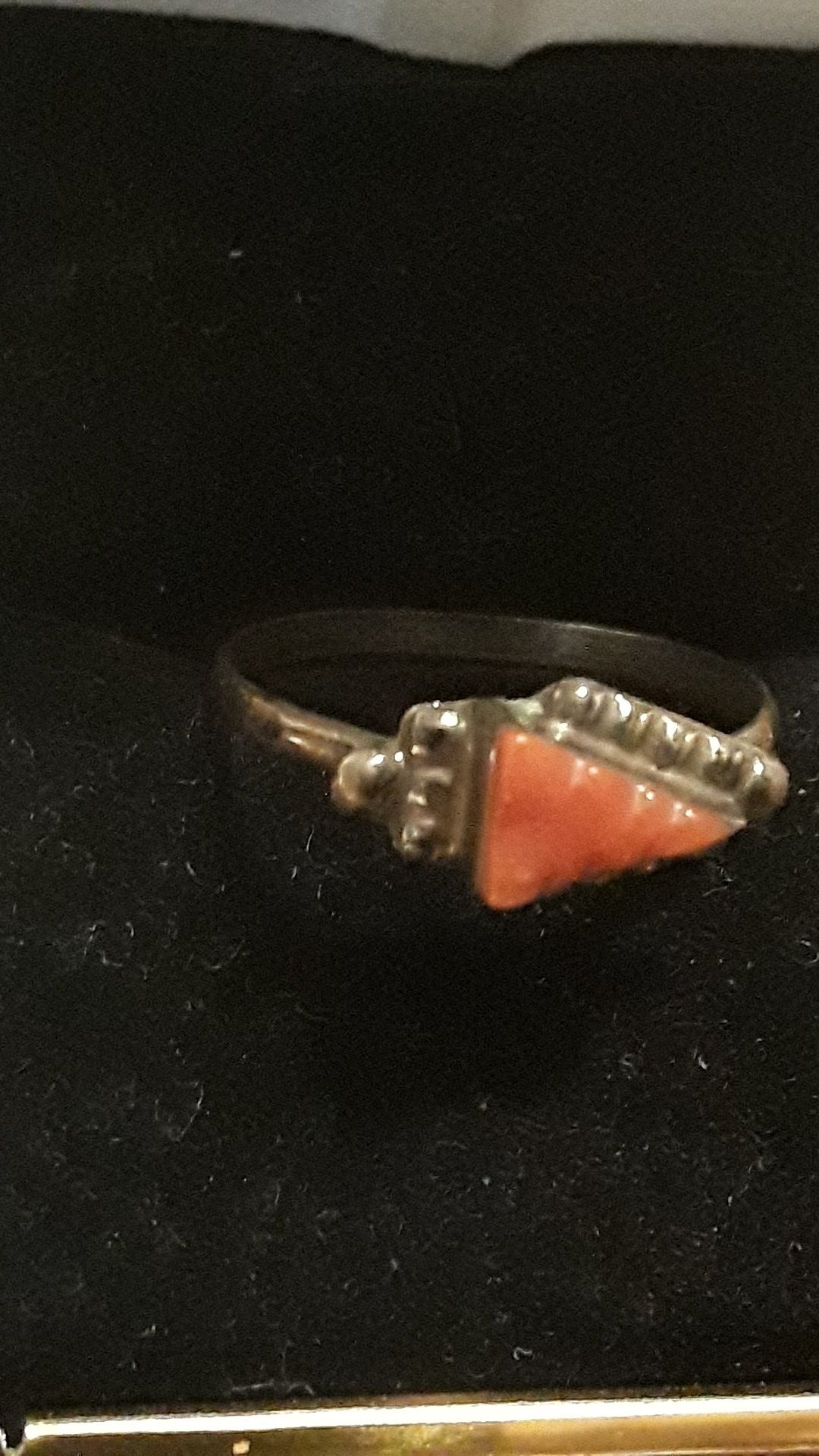 Gorgeous vintage Sterling Silver 925 Coral ring