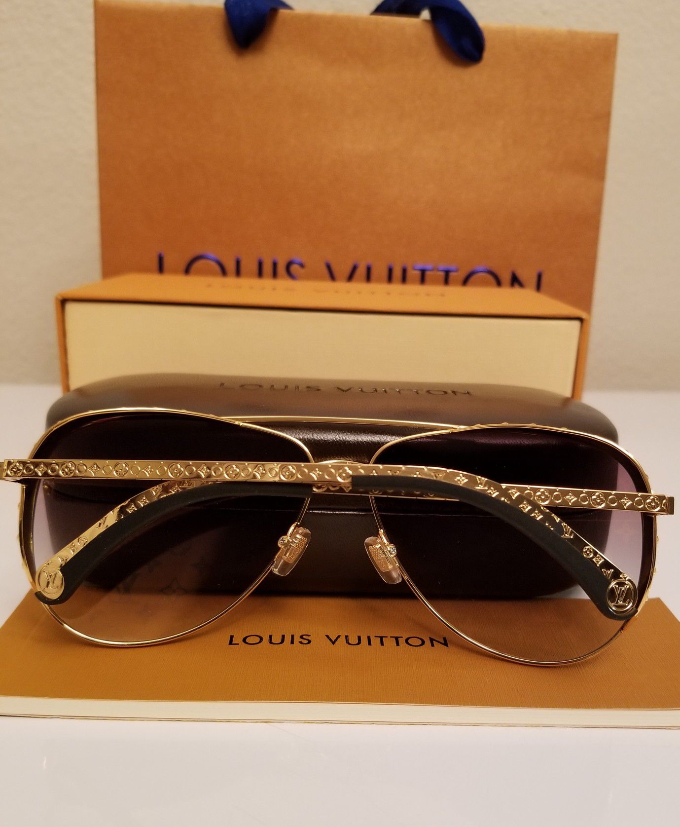 Louis Vuitton Grease Aviator Sunglasses (SHF-YdgEmH) – LuxeDH