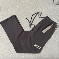 Fear Of God Essentials Relaxed un cuffed Sweatpants ‘Iron’