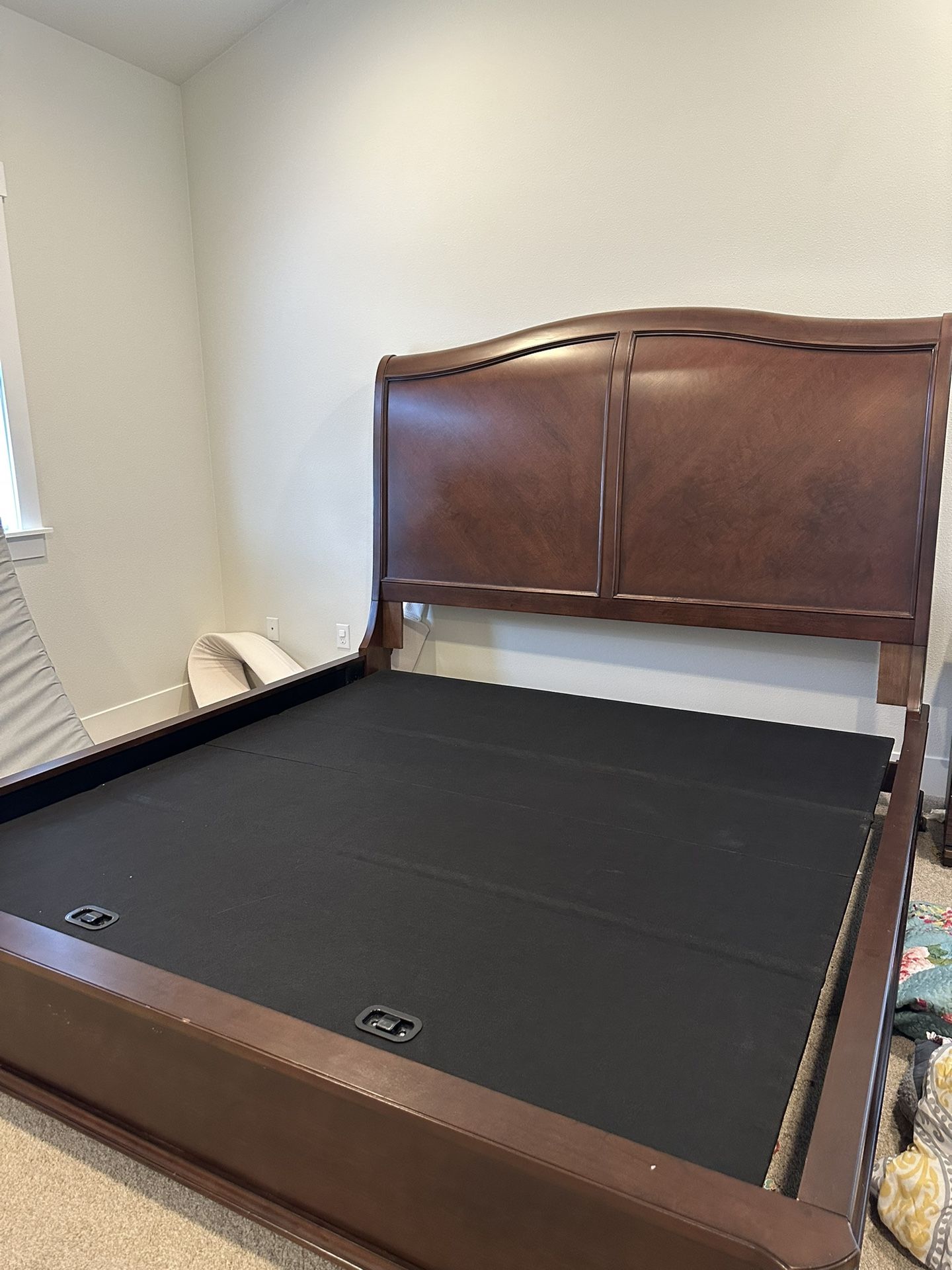 Macys Wooden King Bed With Head Rest