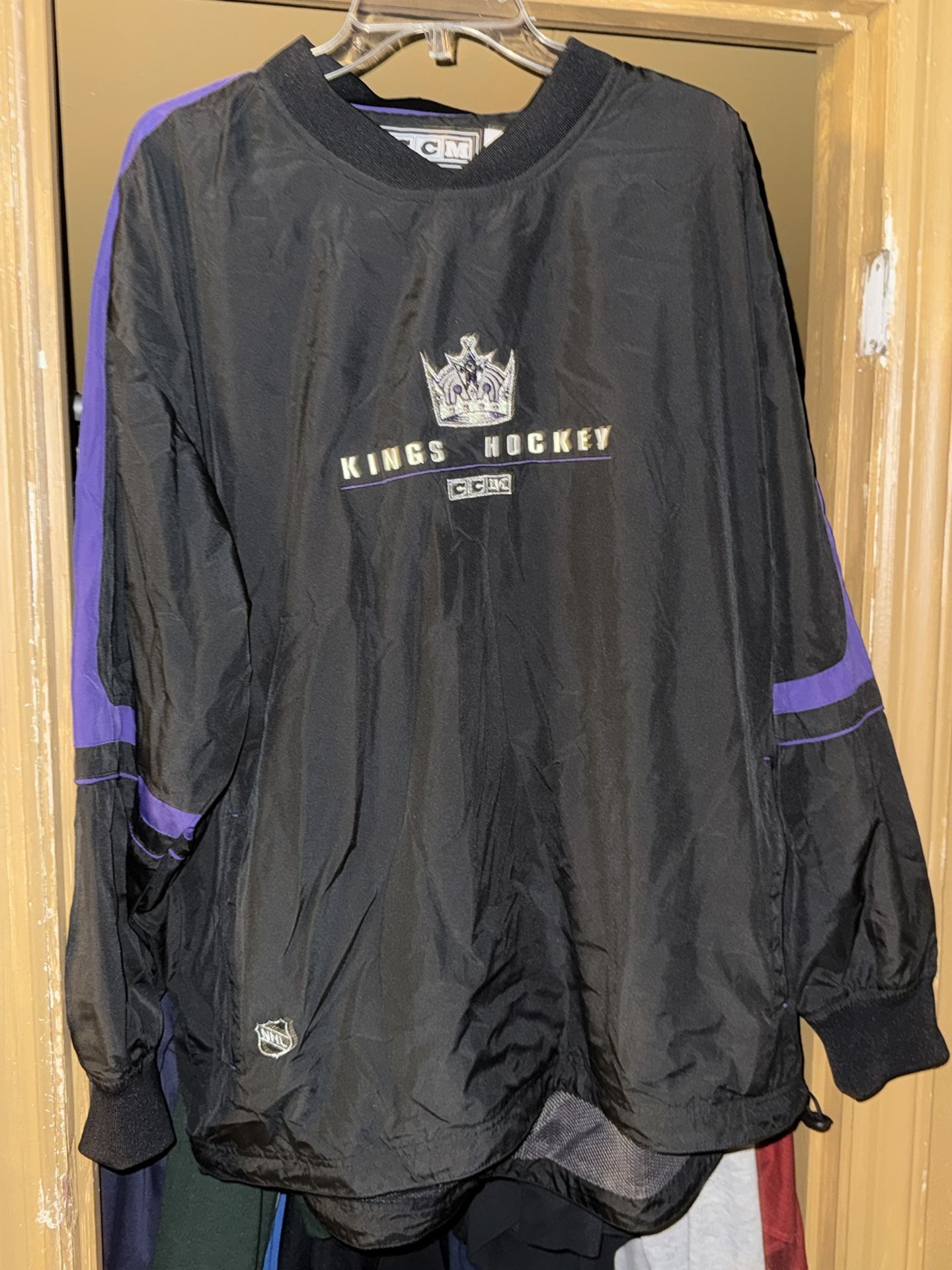 CCM NHL Center Ice Los Angeles Kings Hockey Jacket Vintage Classic Mens Size Large.