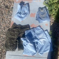 FLASH SALE ON BAGGY JEANS 