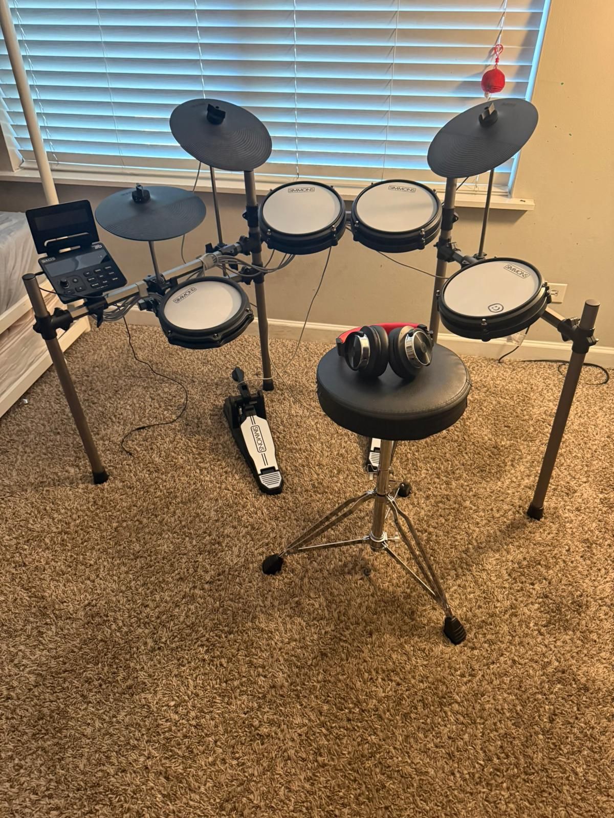 Simmons Titan 20 Electronic Drum Kit With Mesh Pads and Bluetooth