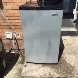 Small Refrigerator For Sale 