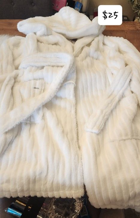 Brand New Beautiful Robe Size S/m