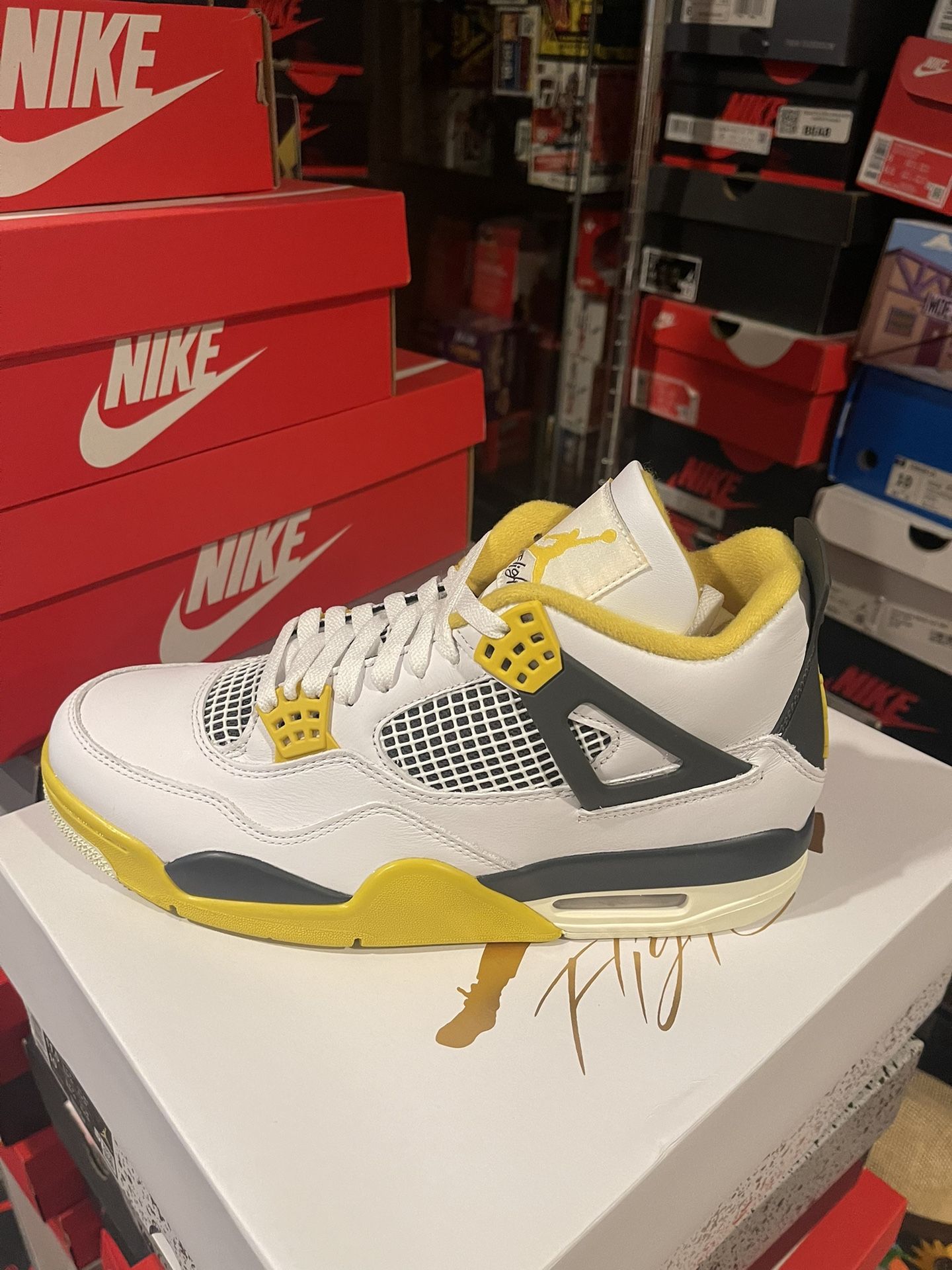 Jordan 4 Vivid Sulfur