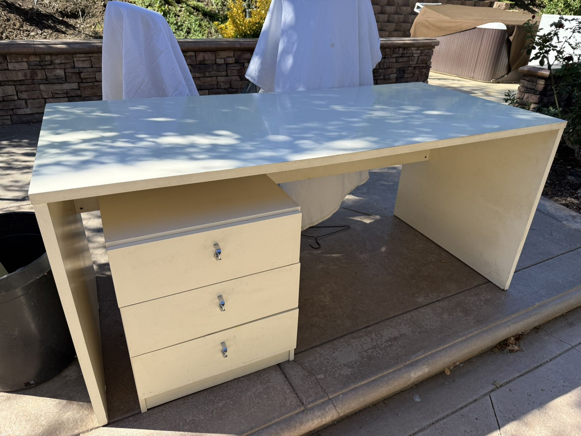 White Plummers Table And Drawers