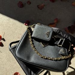 Prada Re-Edition 2005 Re-Nylon bag Black 