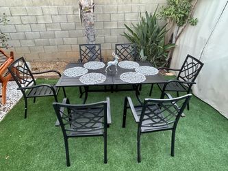 Outdoor dining set brand new