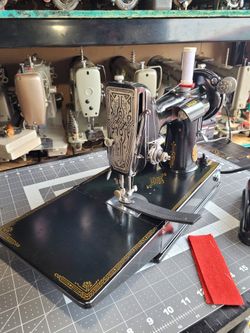 Vintage Singer Featherweight Sewing Machine Model 221 "Schoolbell " 1935