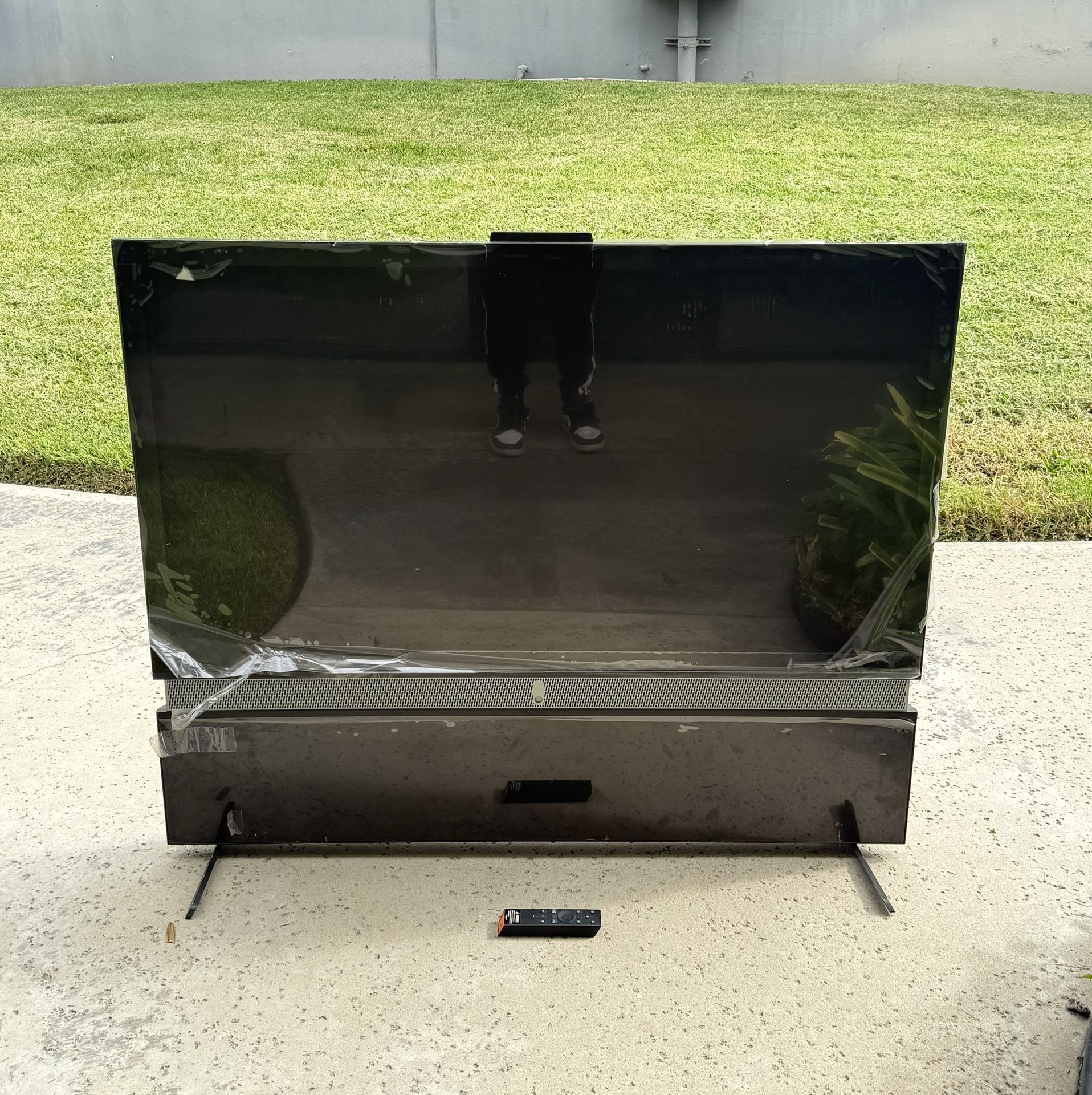 Telly TY551- 55-inch 4K HDR dual-screen TV with Remote