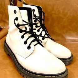 Dr. MARTEN’s boots 🥾 (great SHAPE & CONDITION:10/10)