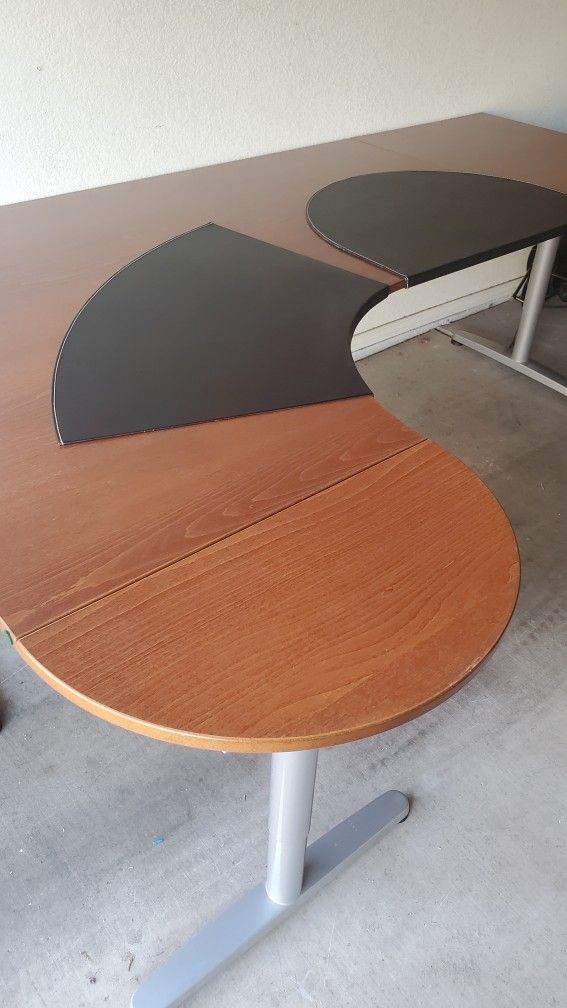 Corner Desk w/Leather Padded Steel Protectors