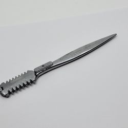 Vintage Effile E Coupe Razor Hair Trimmer Shaper Made In West Germany. 
Pre-owned, good shape, please see photos for details.
It is 7" long, weight 2o