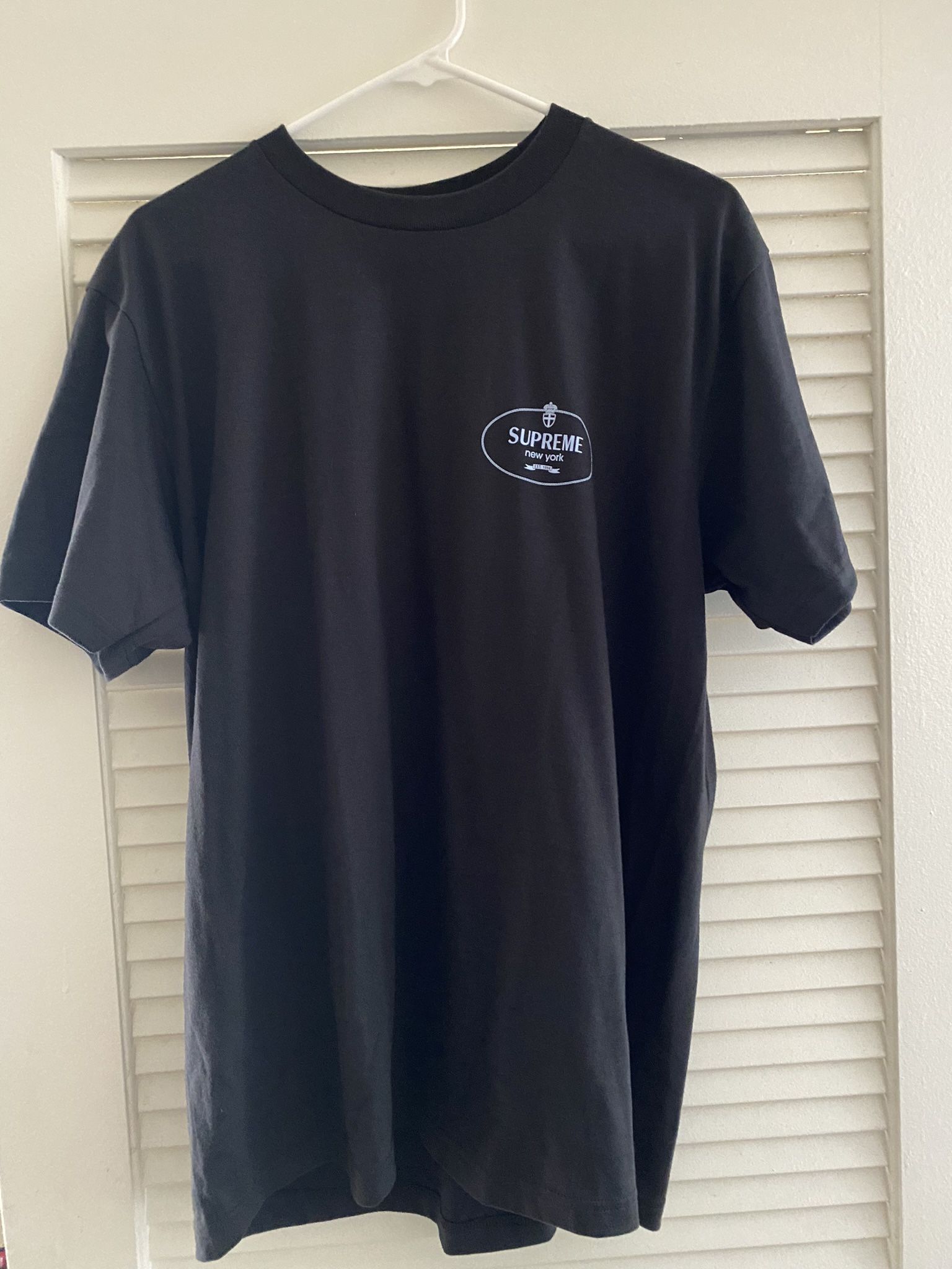 Supreme Crest Logo Shirt Size Medium
