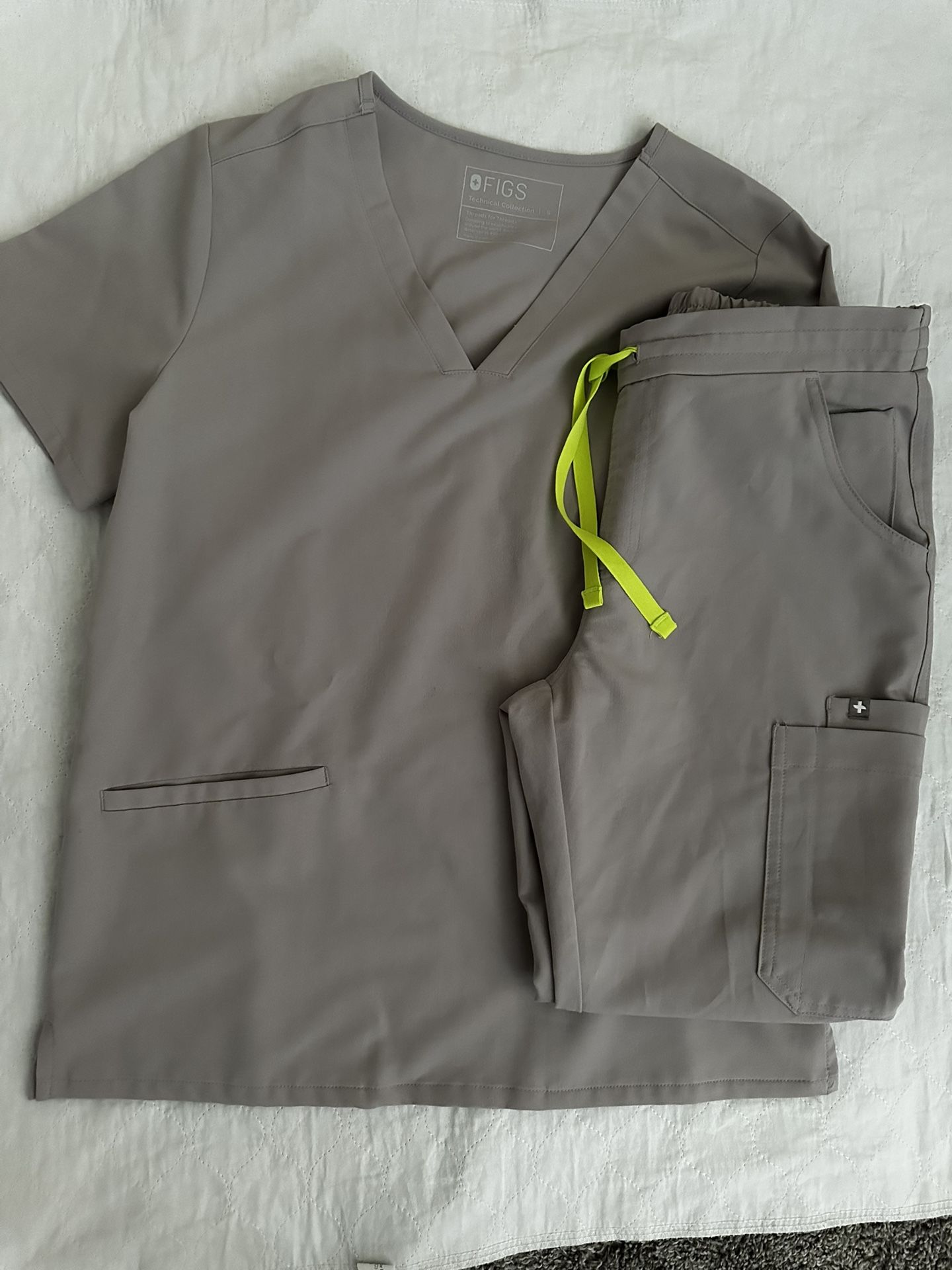 Women's Figs Scrub Set