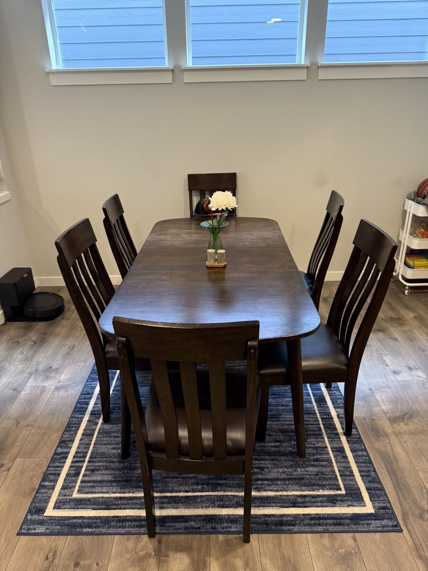 Dining Room Table And 6 Chairs.
