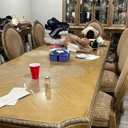Dining Set table with 8 chairs and display case Good Conditions Color Beige 