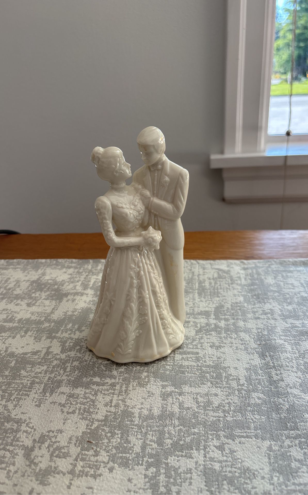 Bride And Groom Wedding Cake Topper