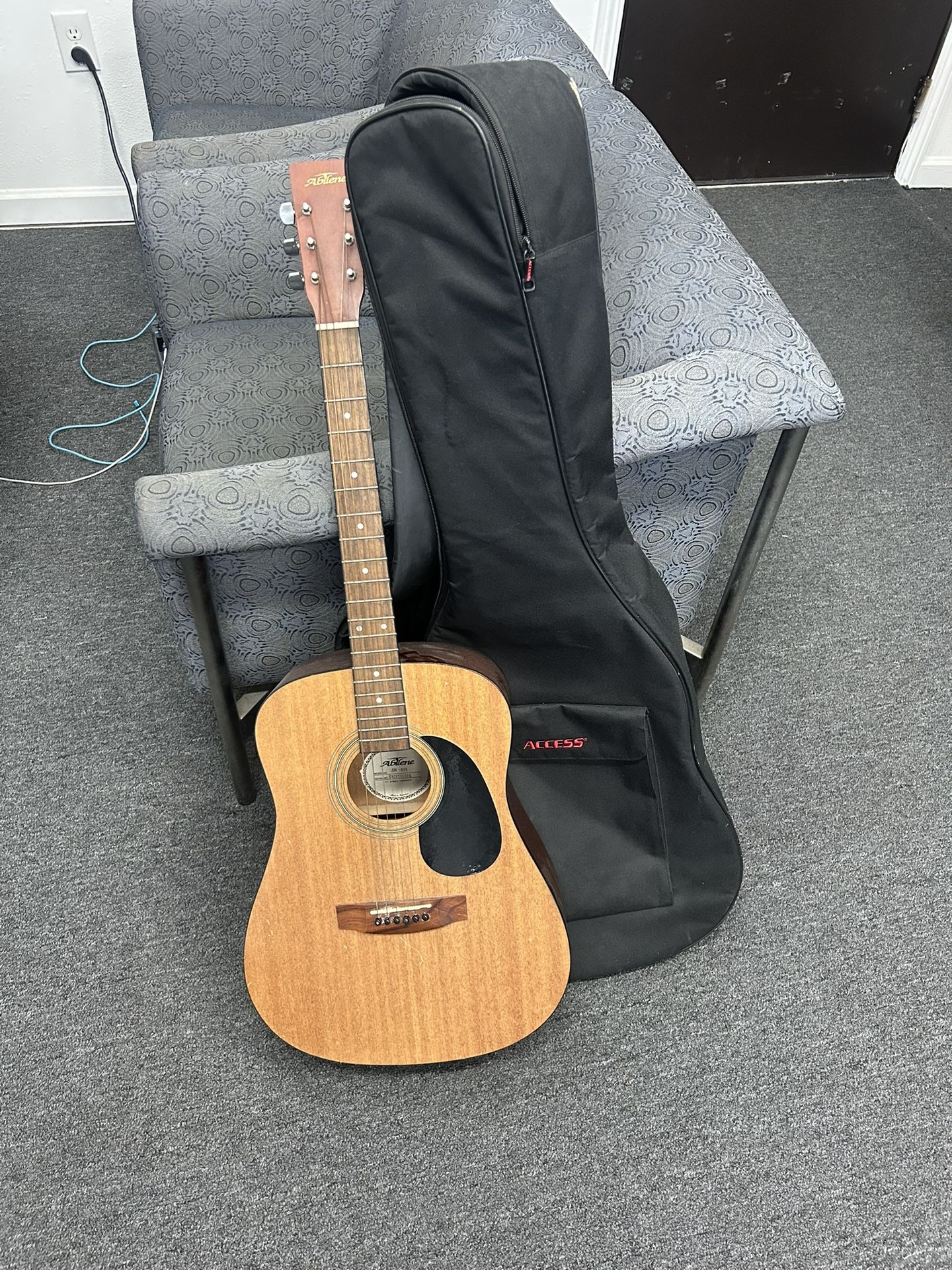 Abilene Guitar With Case