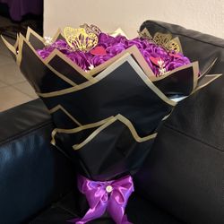 Lindo Ramo De Rosas Moradas  De 35 Rosas Eternas Para Toda Ocasiones 