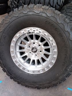 17 axd silver Rims 6x139 in used tires 315 70 17