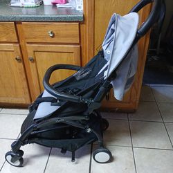 Baby stroller YOYO it's in great condition must pick up