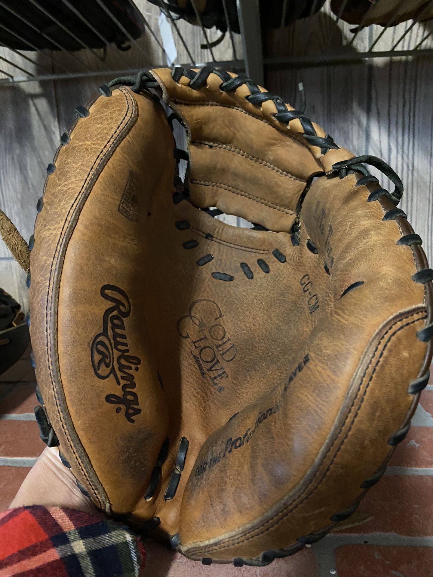Rawlings Gold glove series 33.5” catcher mitt