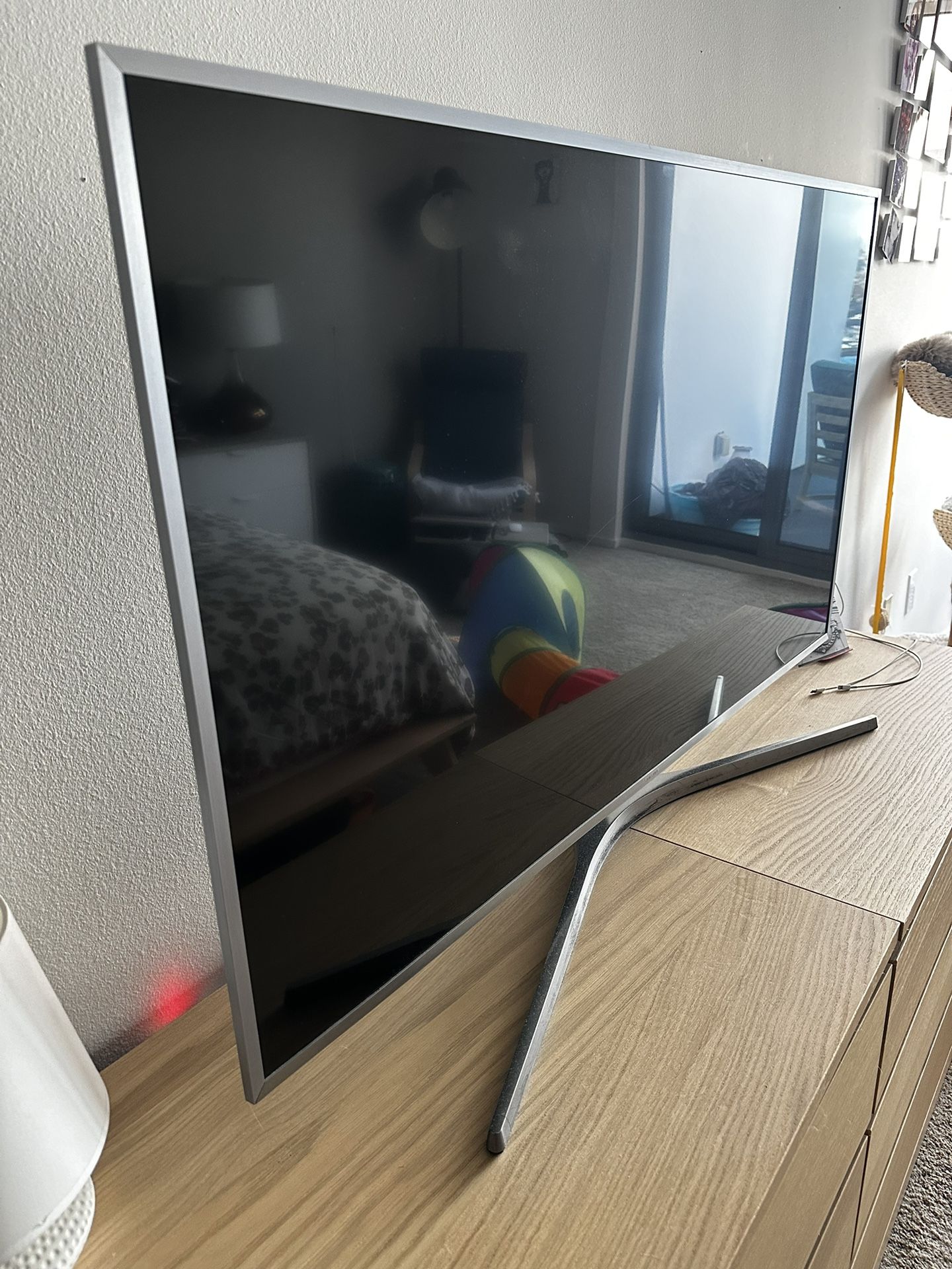 Samsung UN49MU7000FXZA 49Inch 4K Ultra Hd Smart Led TV for Sale in