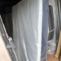 Queen size mattress, memory foam