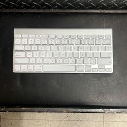 Apple A1314 Wireless Keyboard 