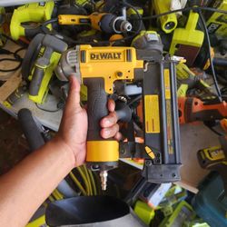 Dewalt Pneumatic 18ga Brad Nailer 