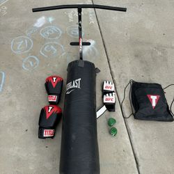 Everlasting Punching Bag Set And Mount