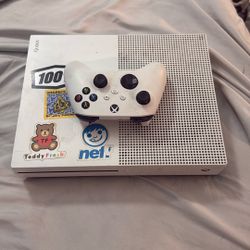 Xbox One S + Controller 