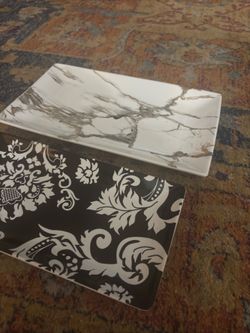 2 serving trays
