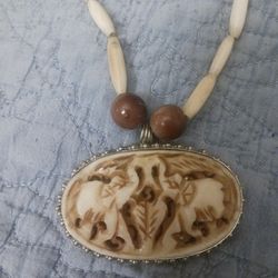 Carving two elephants on a necklace