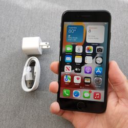 iPhone 7 - UNLOCKED - Like New  