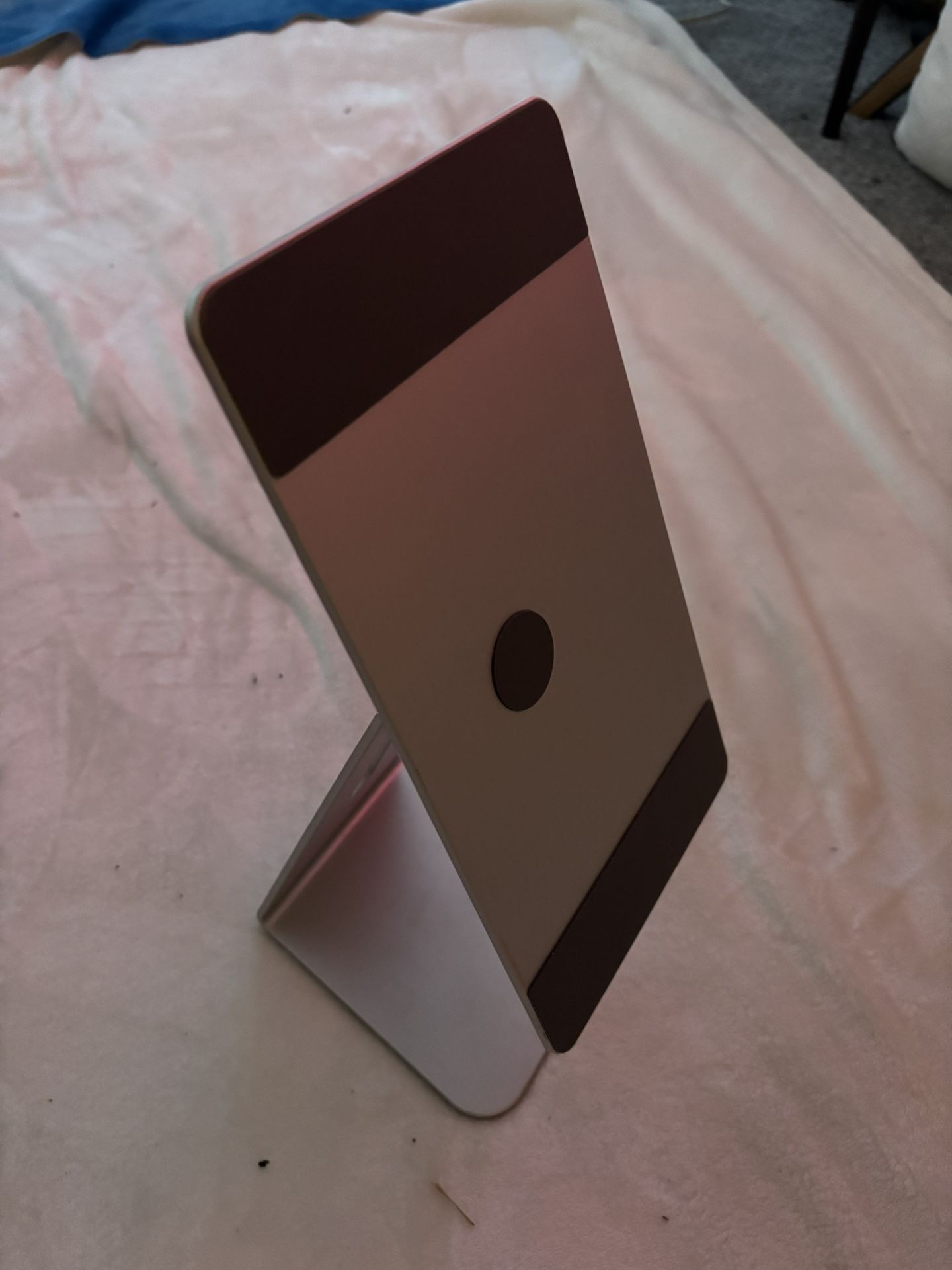 Magnetic iPad Pro Stand 