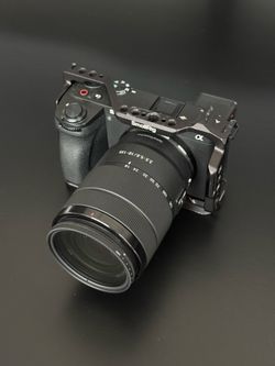 Sony A6700 Creator Bundle Mint Condition Lens Mic Gimbal