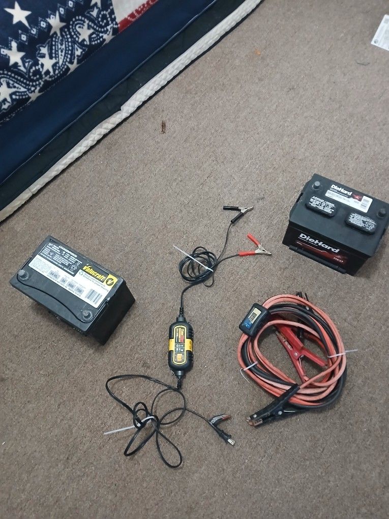 2 CAR BATTERIES, 1 SET OF JUMPER CABLES (WITH VOLTAGE READER) & 1 CAR BATTERY CHARGER