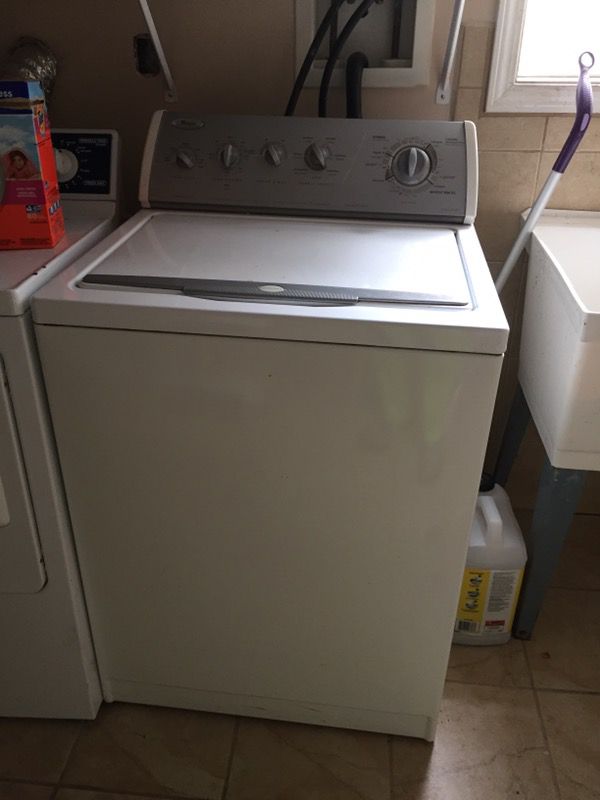 MOVING SALE: Whirlpool Gold Ultimate Care II Washer. Ultra Quiet Wash