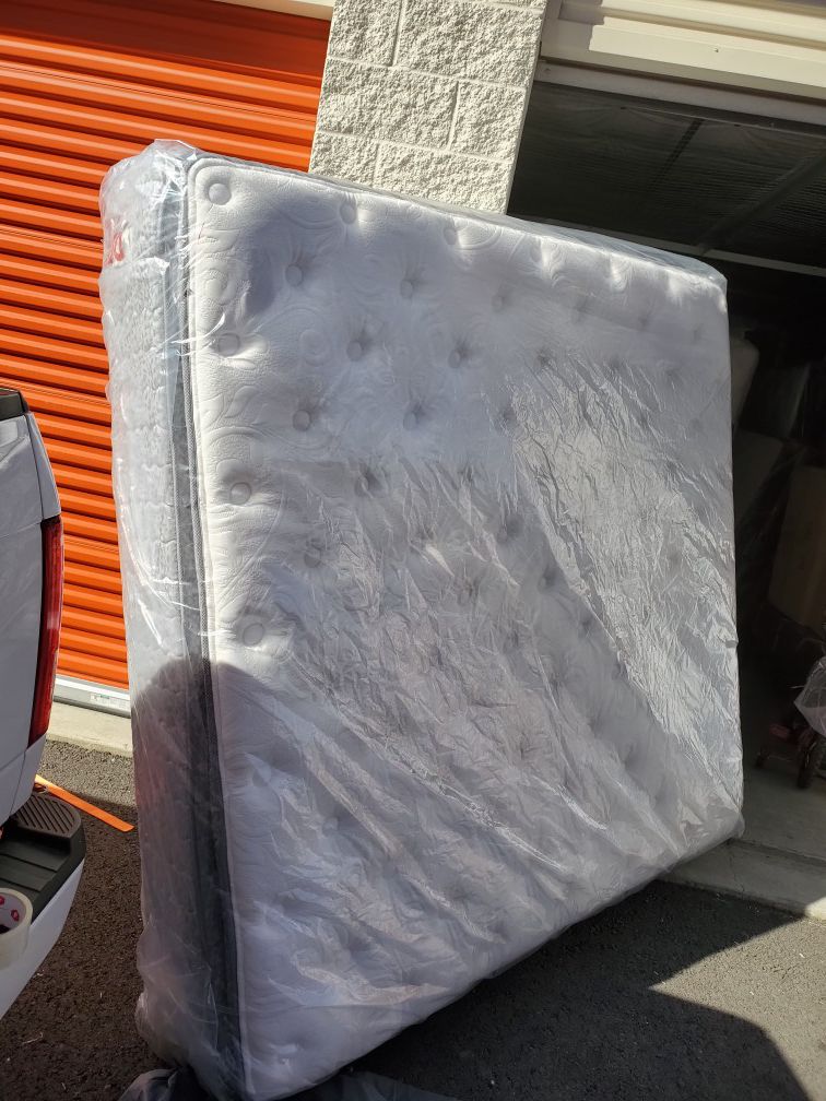 Pillow top King size mattress