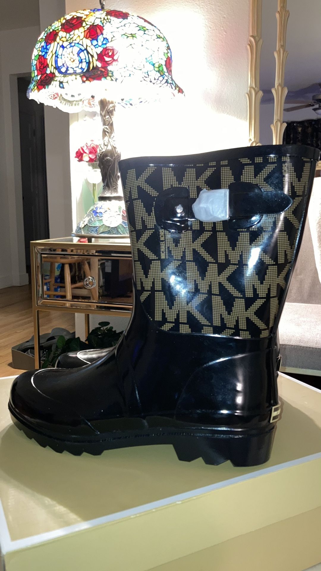 Brand new womens Michael Kors mid rain boots size 10