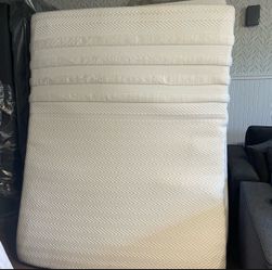 Leesa Queen mattress