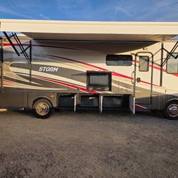 2017 Fleetwood Storm 32A Class A
