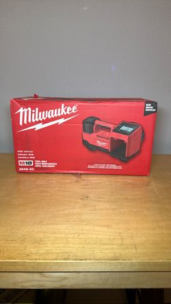Milwaukee M18 18-Volt Lithium-Ion Cordless Electric Portable Inflator (Tool-Only)