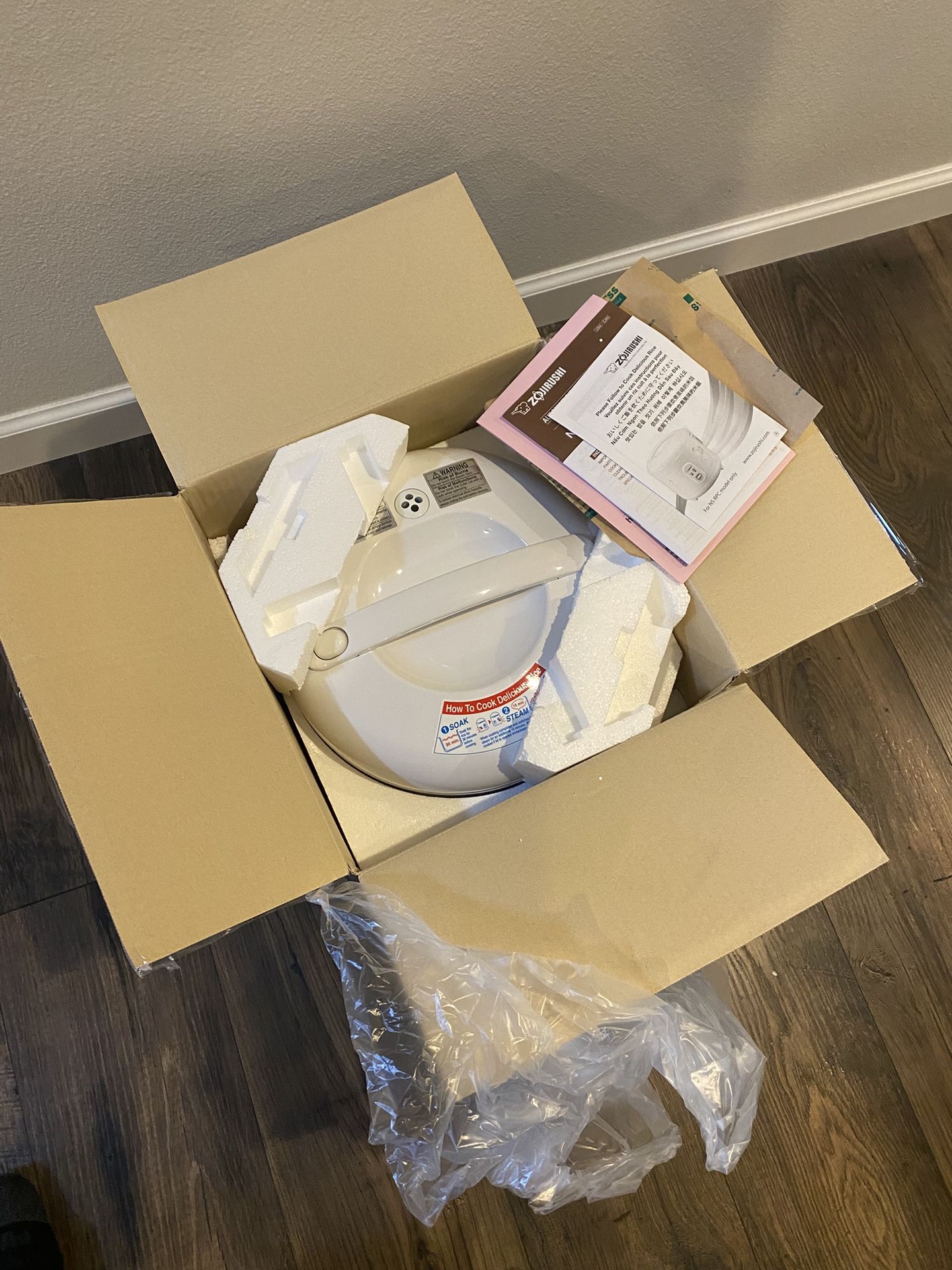 Zojirushi NS-RPC18FJ Automatic Rice Cooker And Warmer 10 Cups Like New Condition Used Only Once .