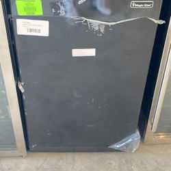 Magic chef ❄️Mini refrigerator❄️ HMR440 BT